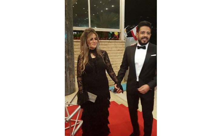 زوجة حماقي تظهر عليها ملامح الحمل في الـ